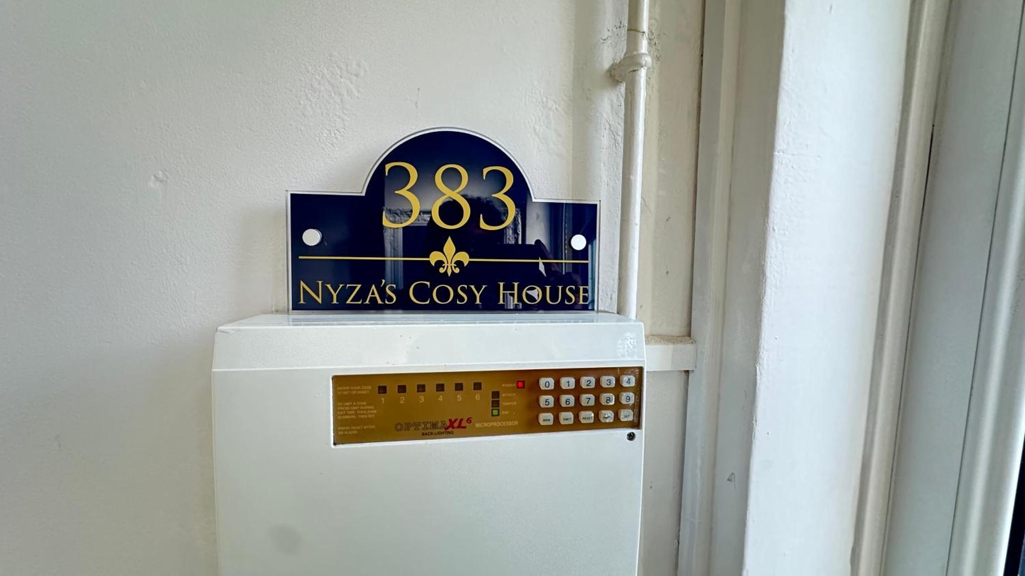 Apartment Nyza's Cosy House *